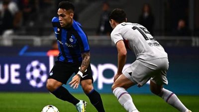 إنتر يتقدم على برشلونة في الشوط الأول بدوري أبطال أوروبا