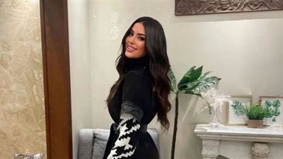 ميرنا نور الدين تعكس أنوثتها بفستان أسود (شاهد)