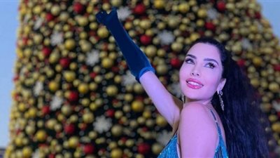 لاميتا فرنجية تتألق بالمخمل وتواكب موضة 2023