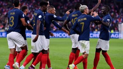 فرنسا تتقدم على المغرب في الشوط الأول بهدف هرنانديز