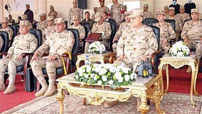 رئيس الأركان يشهد بيانًا عمليًا للتكتيكات الصغرى والمهارة فى الميدان