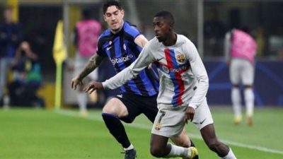 مدافع برشلونة يكشف كواليس حديث حكم مباراة إنترميلان بشأن ركلة الجزاء