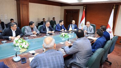 محافظ سوهاج يشدد على تطهير الترع ورفع مخلفات ونواتج التطهير