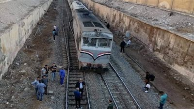 إصابة سائق قطار المنصورة بعد خروجه عن القضبان بمحطة طنطا