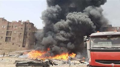 إخماد حريق مخلفات في قطعة أرض بقنا