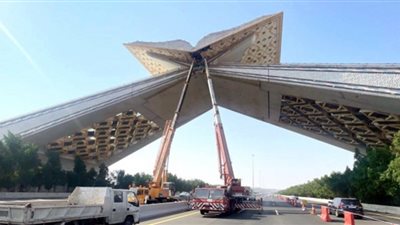 عقب 42 عامًا من إنشائه.. مجسم بوابة مكة تحت أعمال الصيانة
