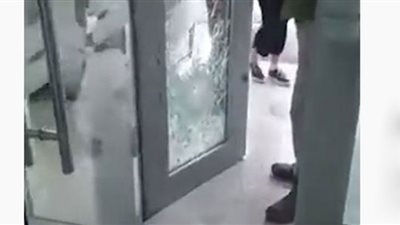 مجهول يطلق النار على واجهة بنك بيروت (شاهد)