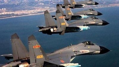 طائرات حربية صينية تحلق فوق مضيق تايوان قبل زيارة بيلوسي