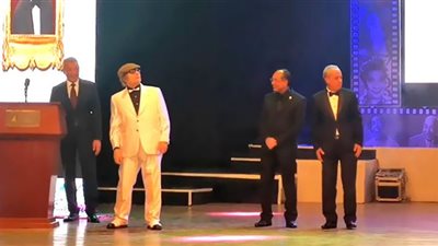 محي إسماعيل يقتحم الإسكندرية لمنع تكريم محمود حميدة.. أنا الأفضل (شاهد)