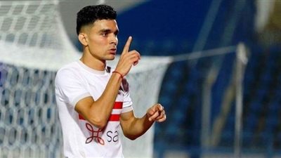 مدرب الاتحاد السعودي يُفاضل بين أشرف بن شرقي وجناح ليدز يونايتد