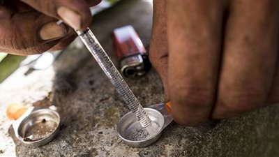 الشرطة تقضي على «غُرزة» كوكايين.. الريحة فاحت (فيديو)