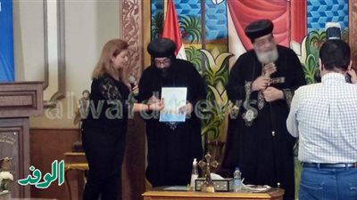 الأنبا يوليوس يُلقي كلمة تشجيع لطلاب المعهد المسكوني في حفل تخرجهم (صور)