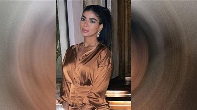 كارولين عزمي تتألق بالأخضر في أحدث ظهور