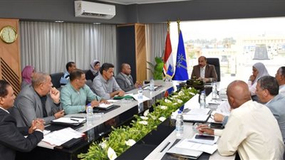 محافظ أسوان : المراجعة الشاملة للحالة الإنشائية داخل 1506 مدرسة