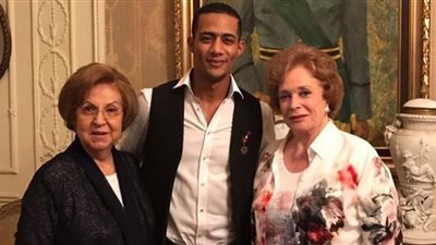 محمد رمضان يحتفل مع أسرة السادات بذكري نصر أكتوبر
