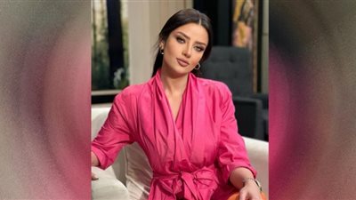 مرتدية فستان زفاف| رضوى الشربيني تفاجيء جمهورها