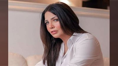 أميرة نايف تكشف كواليس مشهد إغراء مع زوج خالتها.. المخرج أقنعني (شاهد)