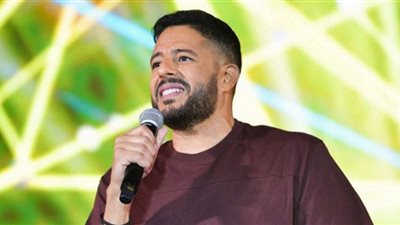 حماقي في الإسكندرية| أطفال على المسرح وأغانٍ بطلب الجمهور (صور)