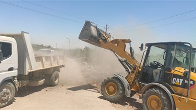 رفع تجمعات الأتربة من عدة شوارع بالاسماعيلية