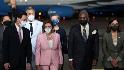 بيلوسي تغادر تايوان بعد زيادة التوترات الصينية الأمريكية