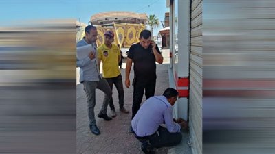 دمياط: غلق وتشميع 35 محل تجاري تعمل بدون ترخيص برأس البر