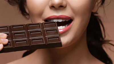 الجانب المظلم من الشوكولاتة الداكنة.. أطباء يوضحون