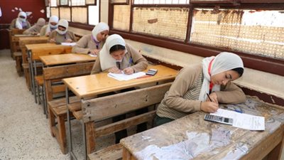 55 ألف طالب يؤدون امتحانات ملاحق الدبلومات الفنية اليوم