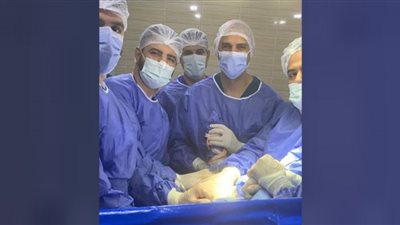 الشرقية: إجراء جراحة متقدمة لتغيير مفصل ركبة كامل لمريضة بأبوحماد