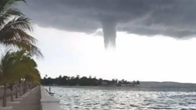 ابن ينقذ والدته من «إيان».. سباحة فى مياه الإعصار لـ45 دقيقة