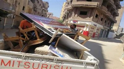 حملات مكثفة لإزالة الإعلانات المخالفة والغير مرخصة بالدقهلية