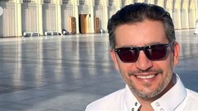 هاني سلامة يؤدي العمرة قبل 