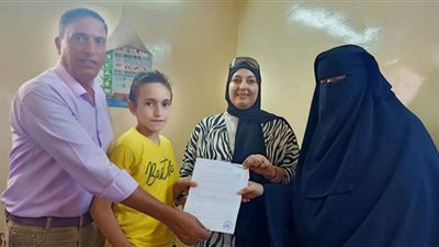 رئاسة مركزومدينة بنى عبيد تسلم عقود شقق الإسكان للمنتفعين