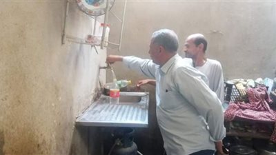 جولة تفقدية لرئيس مجلس مدينة قوص لمراجعة وصلات المياه