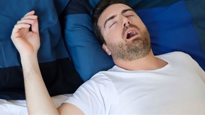 اكتشاف ثوري يعالج انقطاع التنفس أثناء النوم من دون جراحة