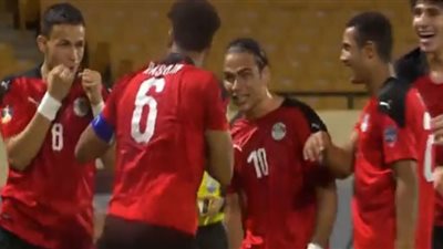 لاعبو منتخب الشباب يحتفلون أمام الجزائرعلى طريقة شيكابالا وزيزو