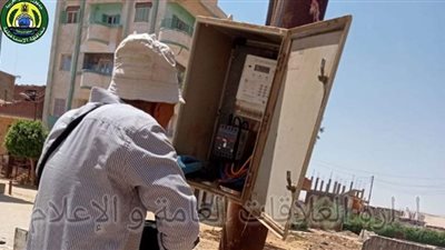 استمرار أعمال رفع القمامة والمخلفات وصيانة أعمدة الإنارة في فايد