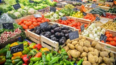 الطماطم بــ 6 جنيهات.. تعرف علي أسعار الخضراوات بالمنيا