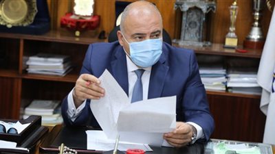 محافظ قنا يُتابع تدريب رؤساء القري ويُقيم المشروعات الخضراء