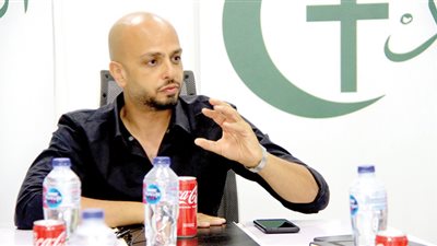 أكتب للمتعة والمعرفة وليس للمادة والشهرة