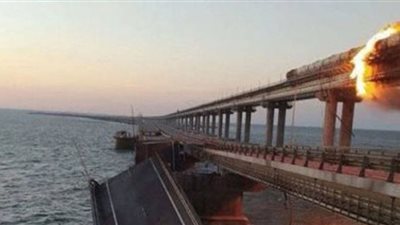 روسيا مقتل 3 أشخاص في تفجير جسر القرم