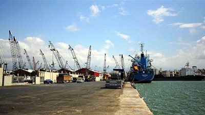 سفينة تحمل حبوبًا يشتبه بأنها مسروقة تغادر لبنان