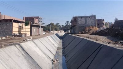 محافظ أسيوط يوجه بمتابعة الأعمال الجارية بالمشروع القومي لتأهيل وتبطين الترع