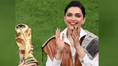 ديبيكا بادكون تكشف عن النسخة الذهبية لكأس العالم