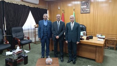 محافظ الإسماعيلية يستقبل رئيس الاتحاد المحلي لنقابات العمال