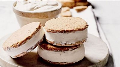 طريقة عمل آيس كريم ساندويتش في المنزل