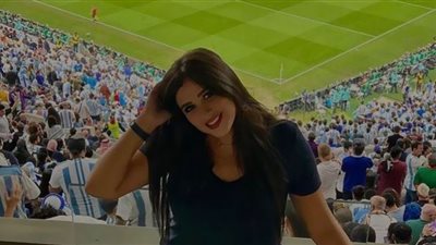 ياسمين عبد العزيز تشعل حفل نهائي كأس العالم 2022 بجمالها وعفويتها (شاهد)