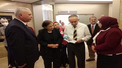 نائب رئيس جامعة الإسكندرية يتفقد وحدة المكتبة الرقمية ومتحف المقتنيات.. صور