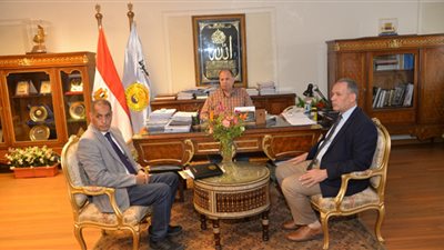 محافظ أسيوط يوافق على 125 طلب إجضازة متنوعة لبعض العاملين بمديرية التربية والتعليم