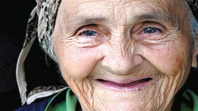 فيتامين شهير يمنع إصابة كبار السن بضمور العضلات