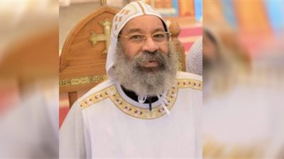 الأنبا رافائيل يلقي 